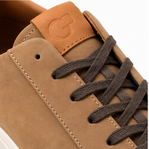 Detalle de cuero y cordones Deportivo Amaretto miel hombre