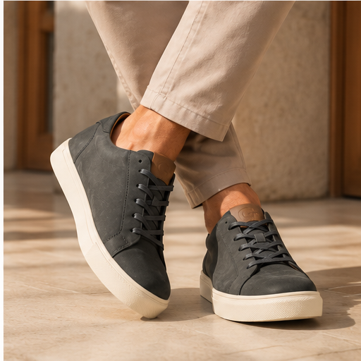 Modelo masculino usando Deportivo Amaretto negro sin mostrar el rostro