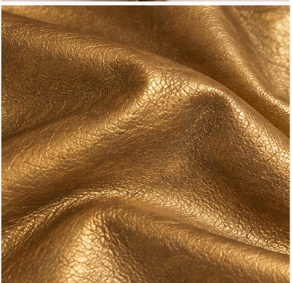 Detalle de textura del cuero dorado