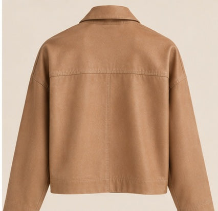 Chaqueta corta oversize de cuero para dama vista posterior