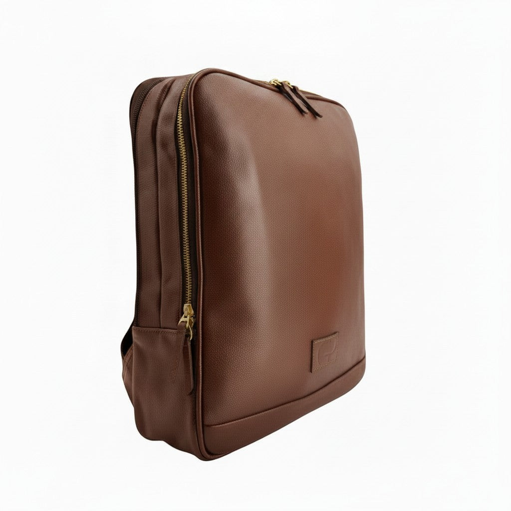 Morral Tayrona de CUEROS GERMÁN PATIÑO en cuero genuino color café con cremalleras doradas, estilo profesional.