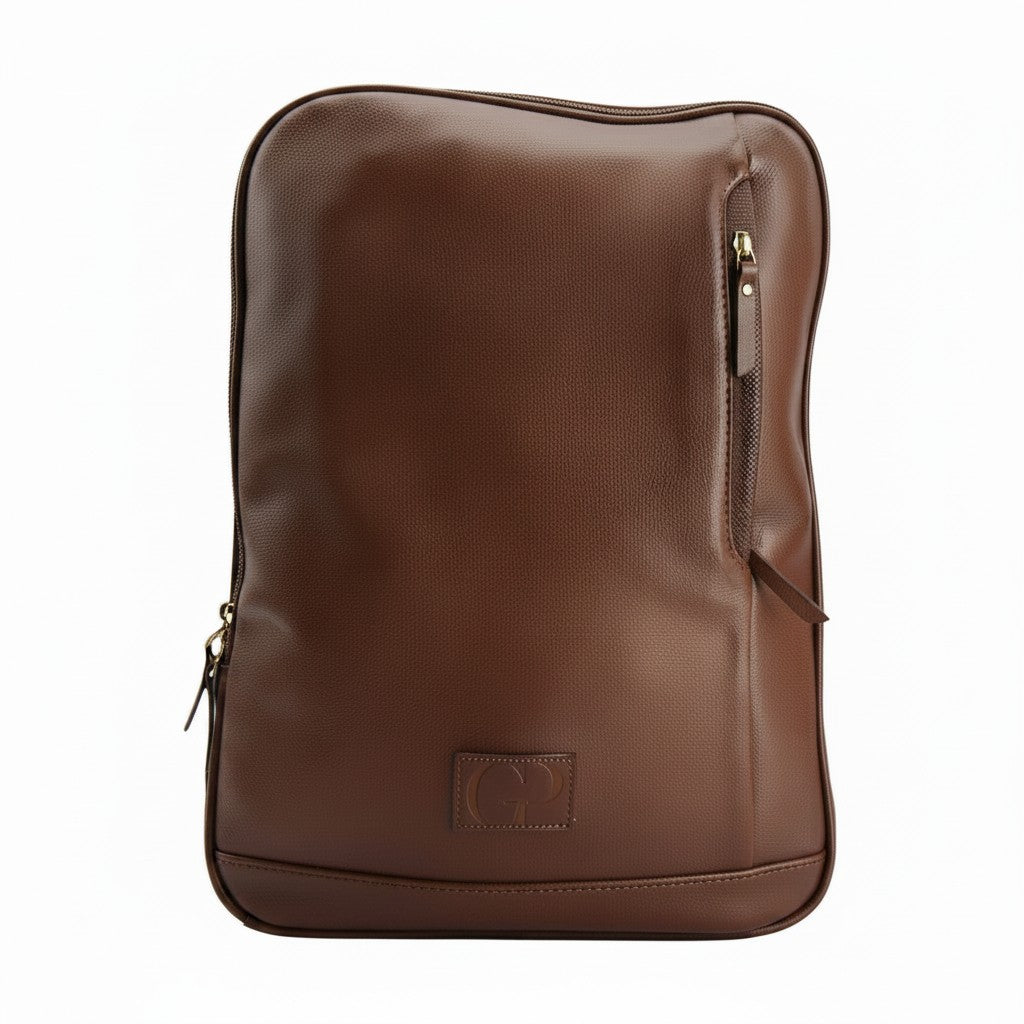 Morral Tayrona de CUEROS GERMÁN PATIÑO en cuero genuino color café con cremallera lateral y diseño minimalista.